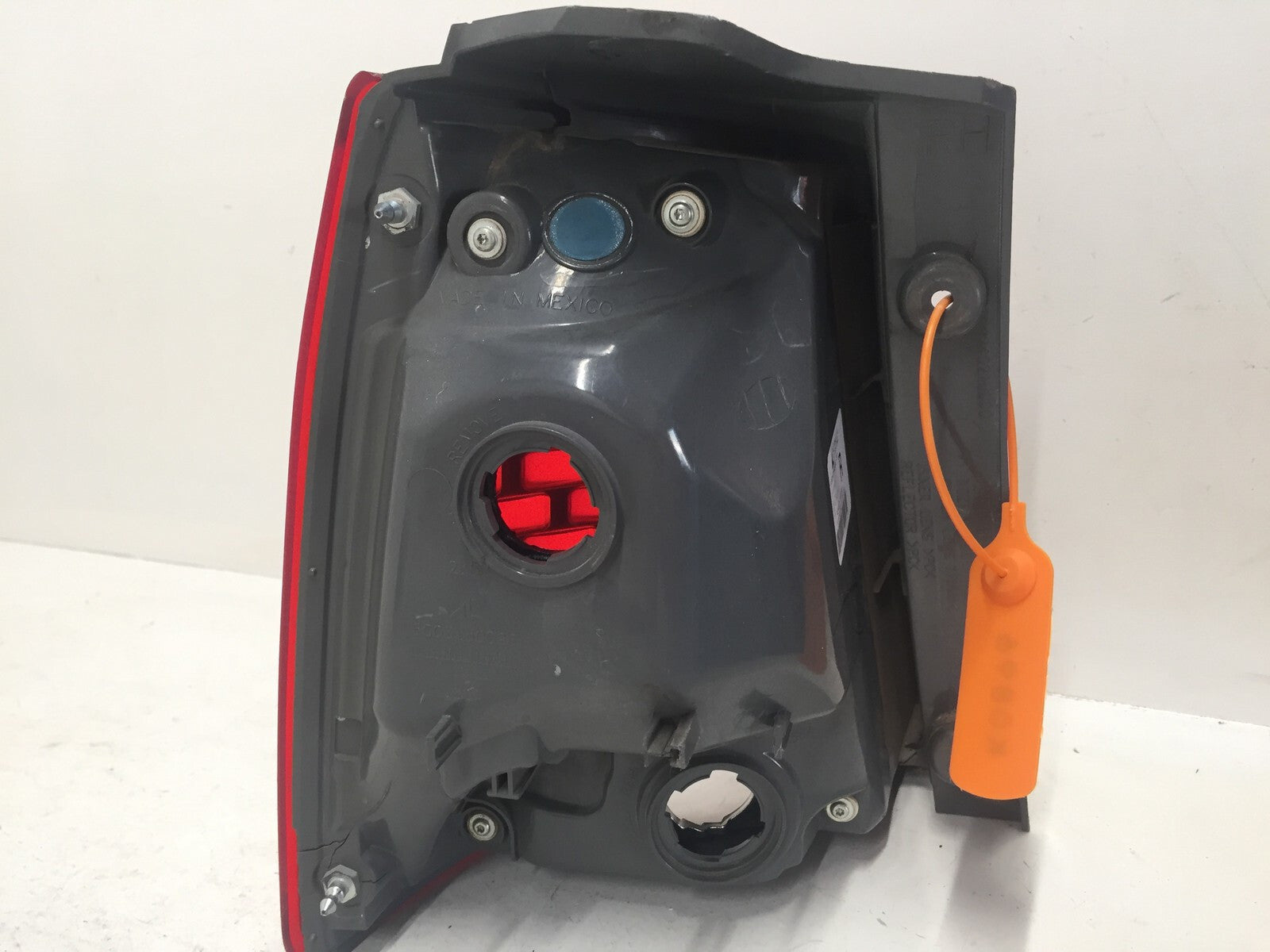Tail light Damaged Right Passenger RH Kia Sorento 2012-2013 92402-1U000 OEM
