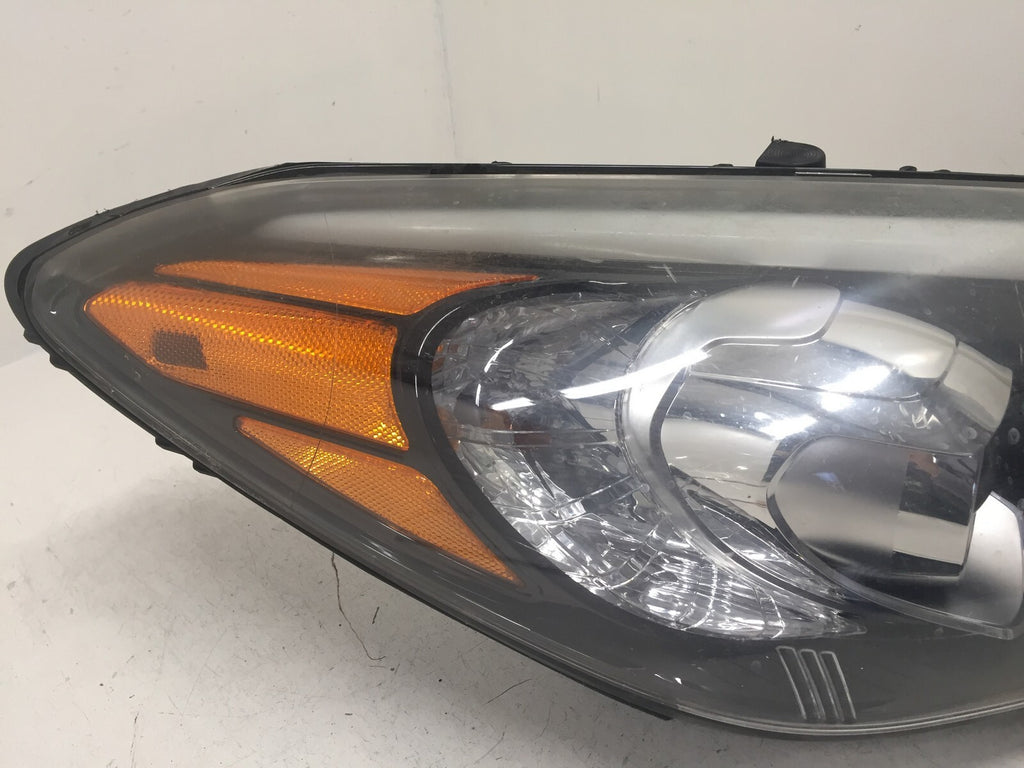 Xenon Headlight Damaged Lamp Right Passenger RH Kia Forte 2014-2016 92102-A7 OEM