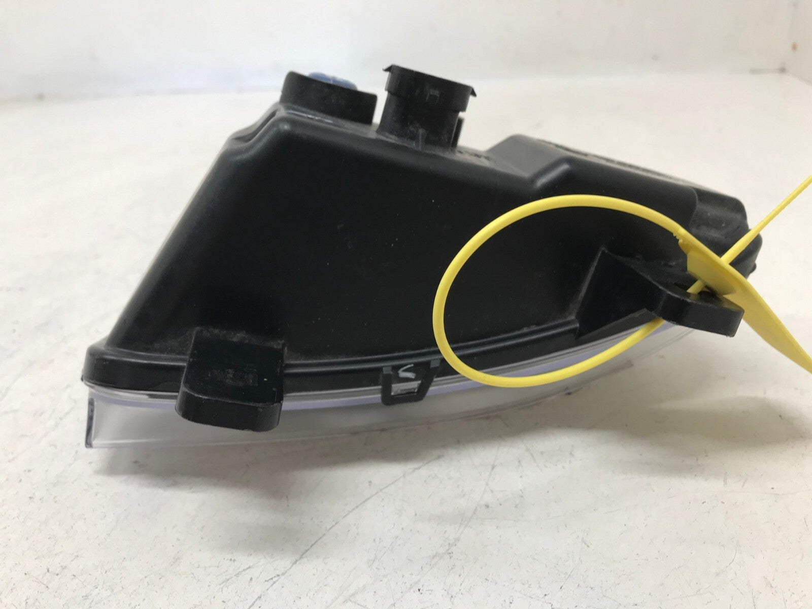 Fog light Damaged LH Driver  Dodge Ram 1500 2500 3500 19-21 2022 68477195AA OEM