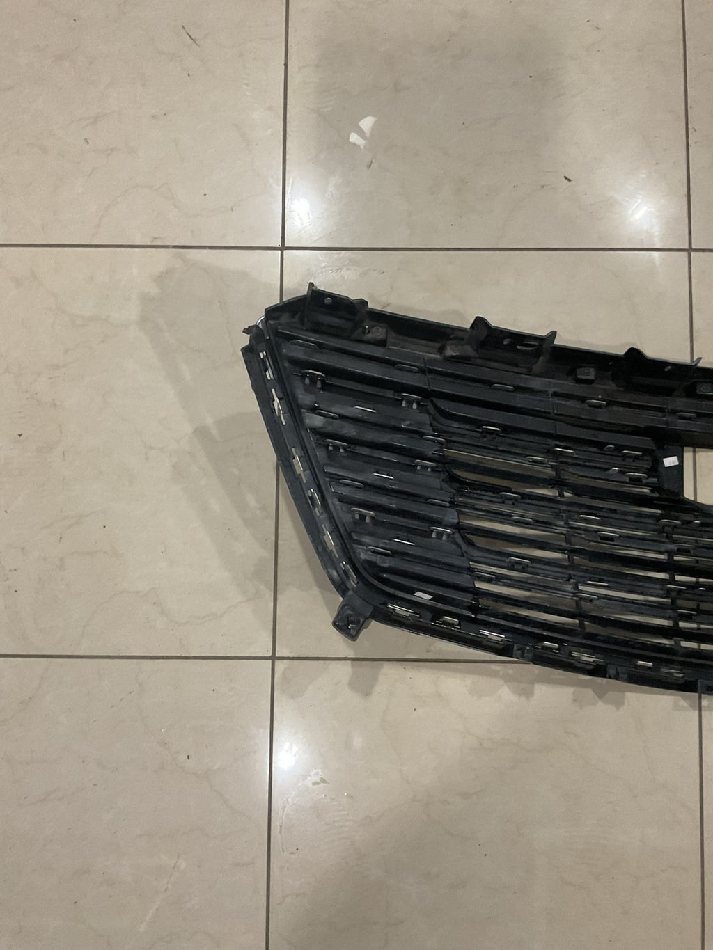 Grill Grille Silver/Black 2017-2019 Cadillac XT5 84107964 OEM