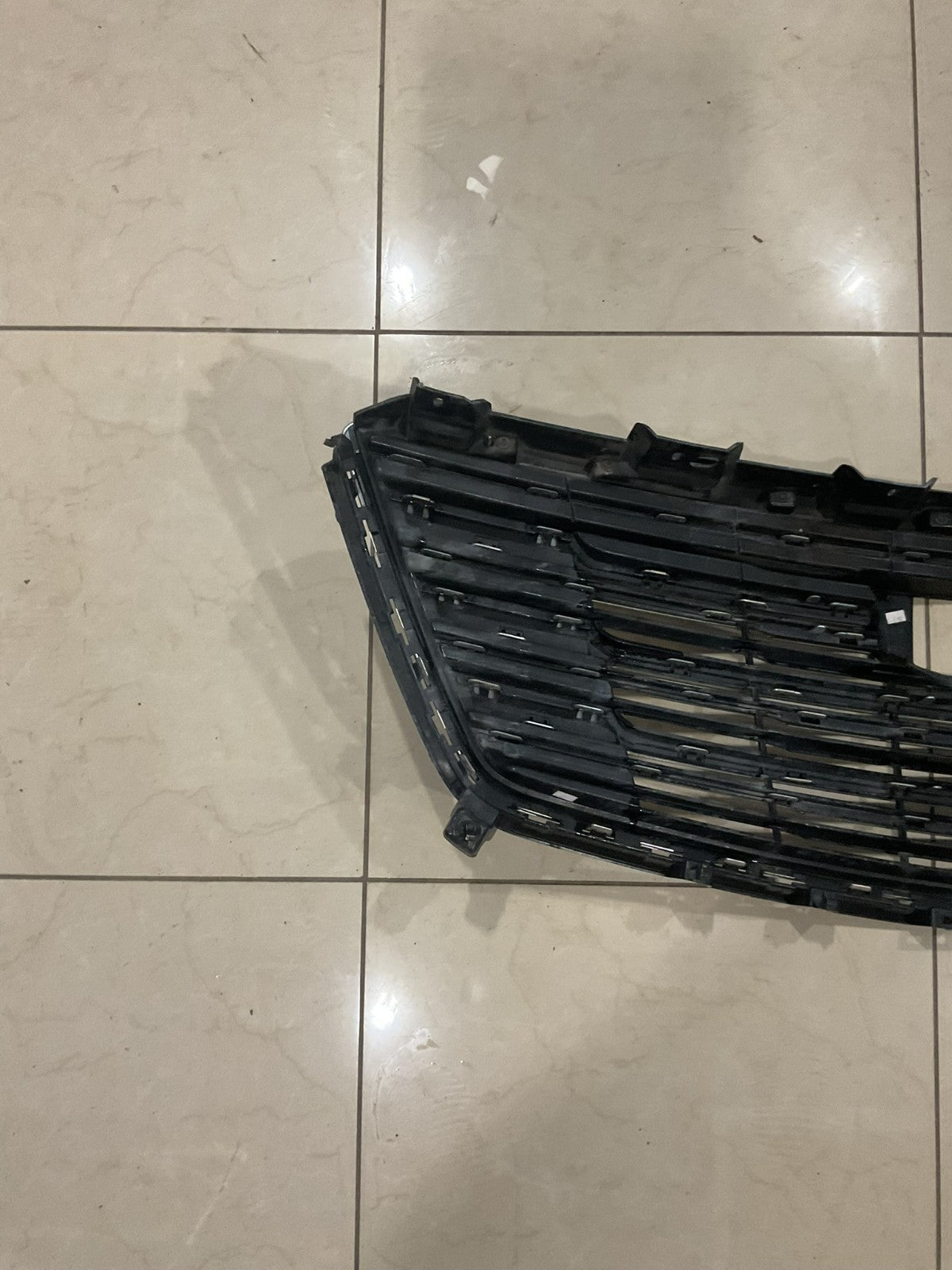 Grill Grille Silver/Black 2017-2019 Cadillac XT5 84107964 OEM