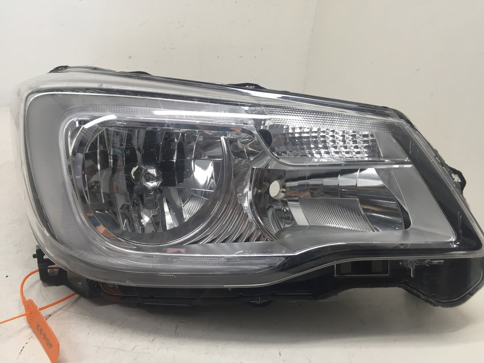 Headlight Damaged Halogen Right Passenger Kia Forester 2017 2018 84001SG280 OEM