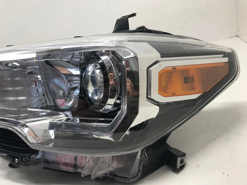 Headlight Damaged Left Driver LH Toyota Tacoma 2016-2021 8115004250 OEM