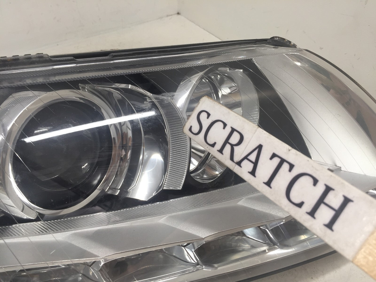 Xenon HID Headlight Damaged Passenger RH Audi A6 S6 2009-2011 4F0941004DG OEM2