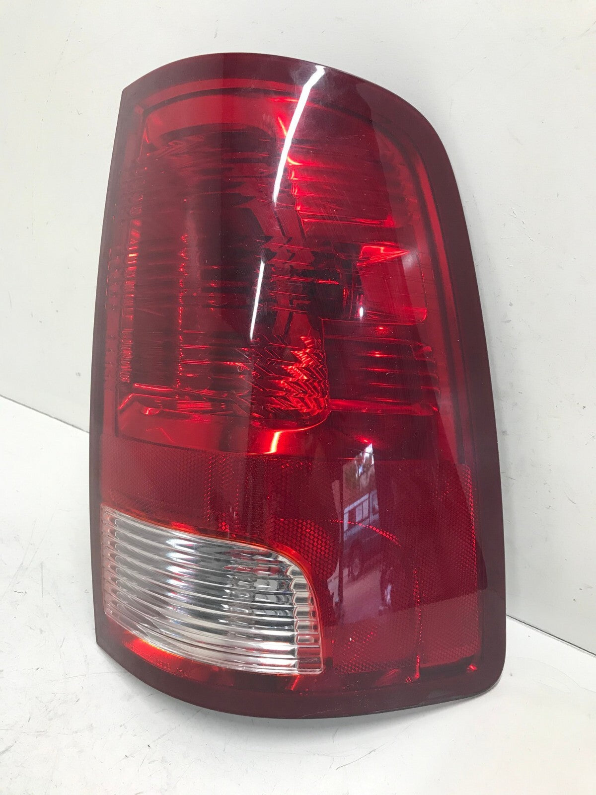 Tail light Damaged RH Right Dodge Ram 1500 2500 3500 2009-2018 55277414AA OEM
