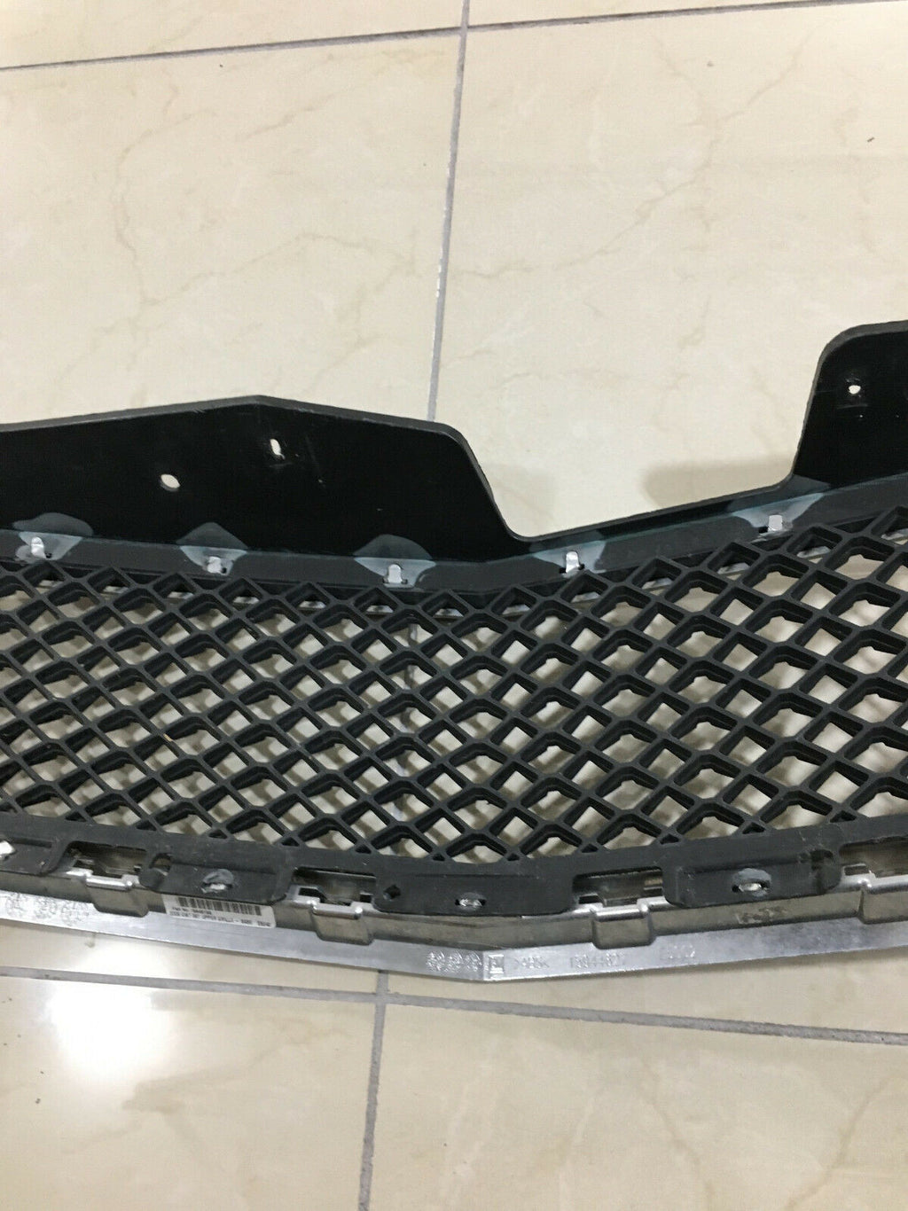 Upper Grille Chevy Traverse 2009-2012 15943196 Original