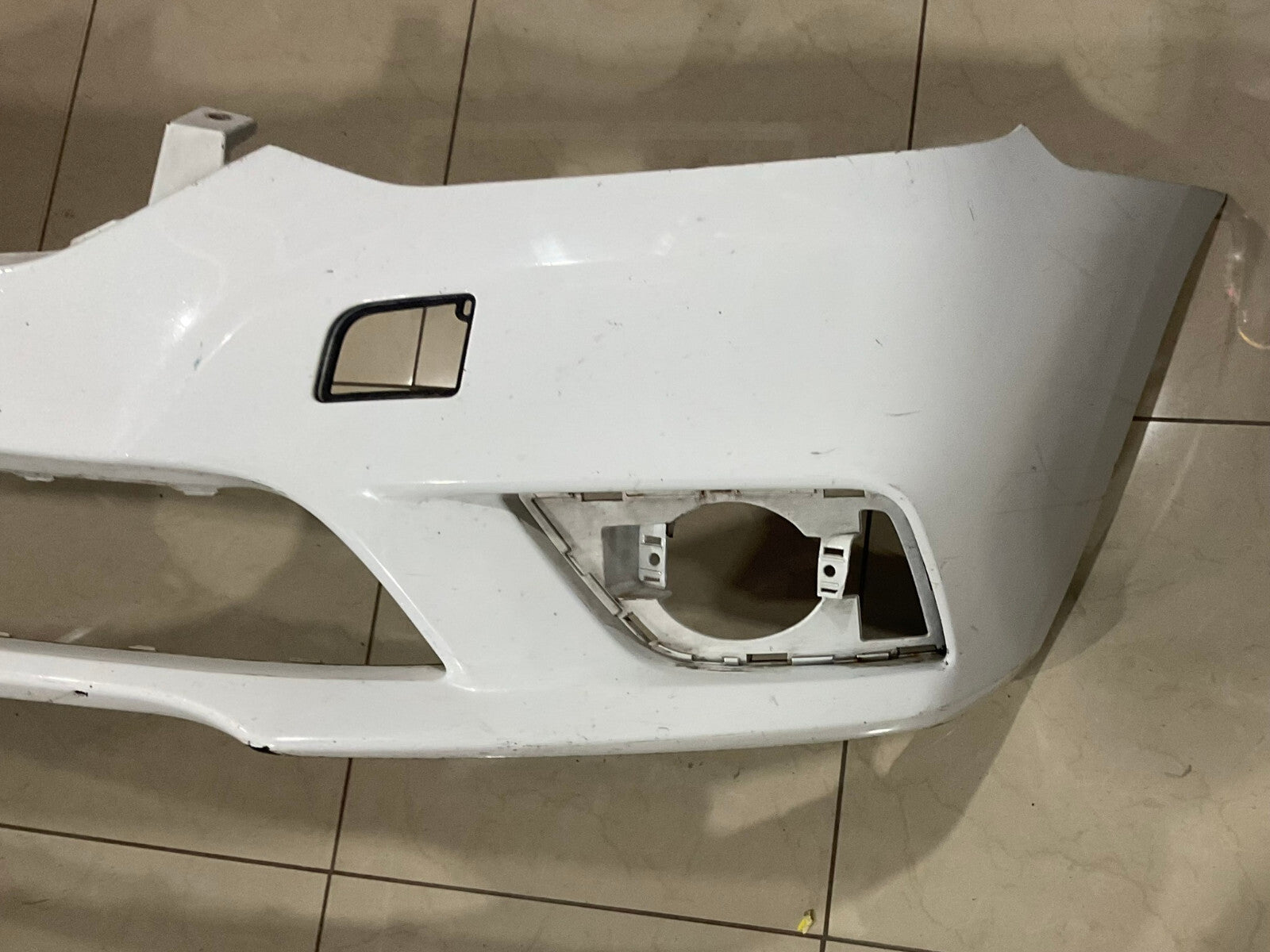 Front Bumper Cover White Nissan Sentra S/SL/SV/SR/Turbo 16-18 62022+3YU0H OEM