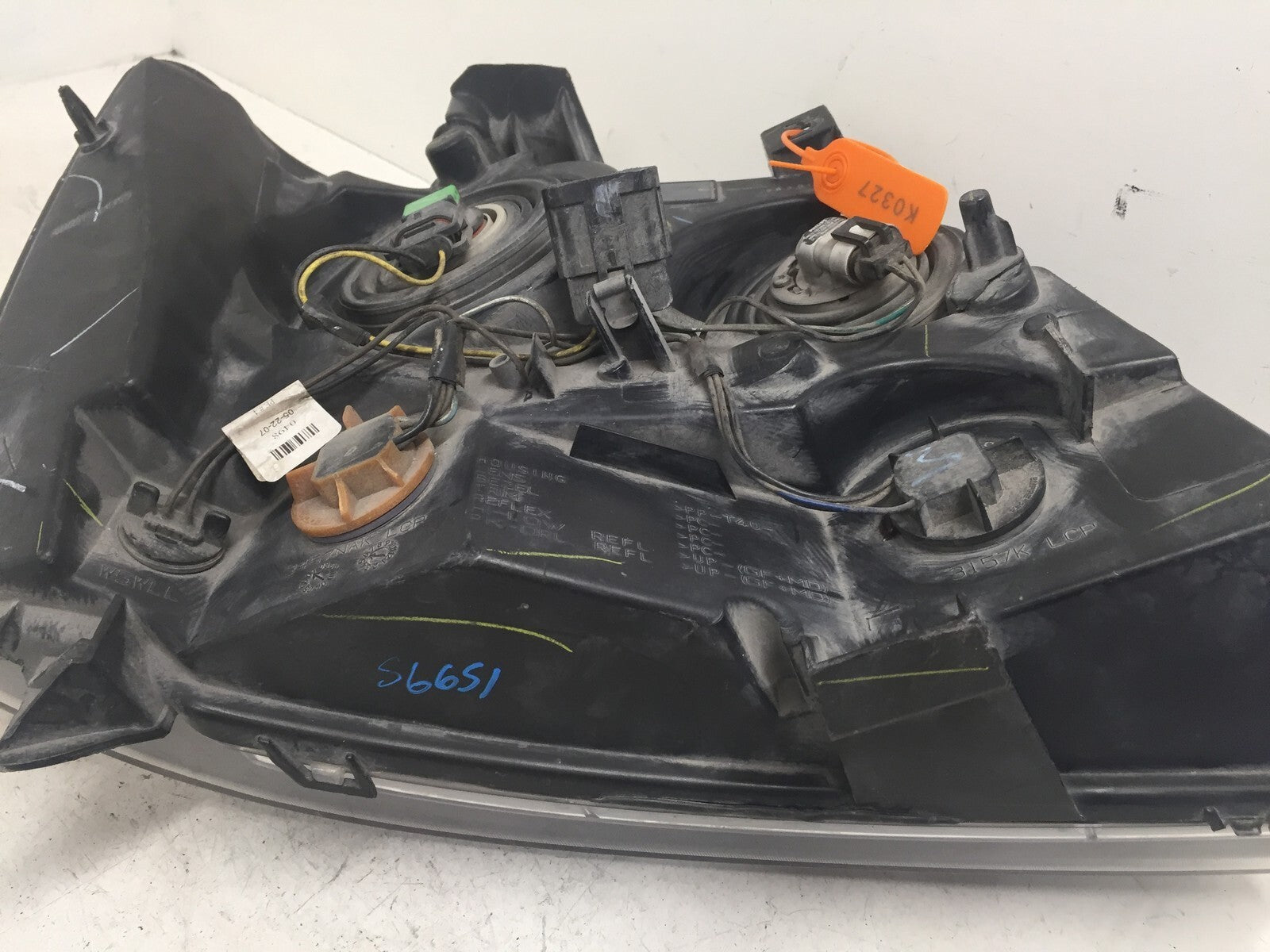 Headlight Damaged Headlamp Driver LH Chevy Suburban 1500 Avalanche 07-14 OEM