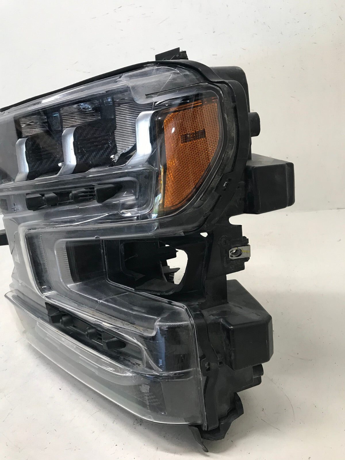 LED Headlight Left Driver LH Chevrolet Silverado 2019-2021 84621852 OEM