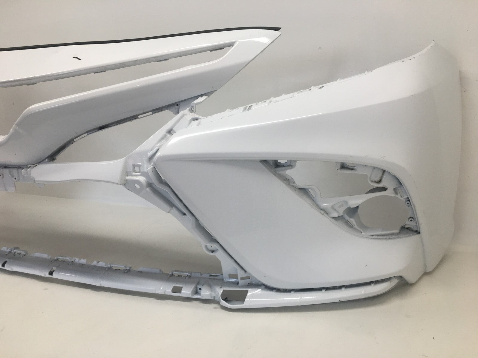 Front Bumper Cover Toyota Camry SE/XSE/Hybrid SE w/o Sensors 2018-2019 Original2