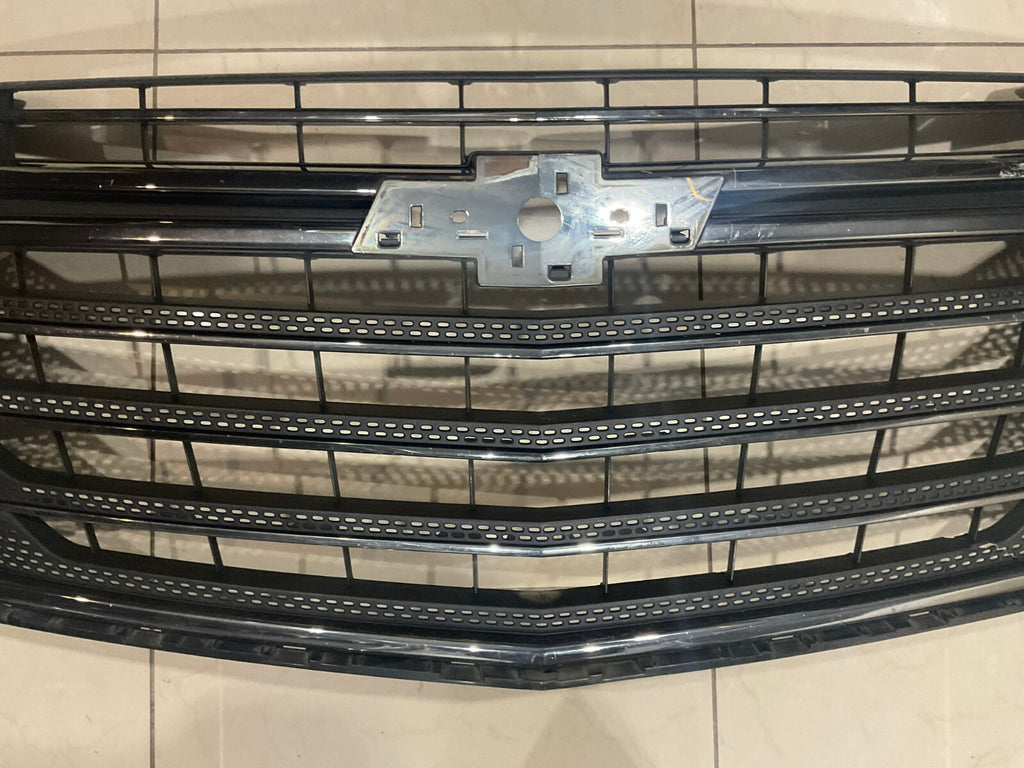 Grille Grill Silver & Black 2018-2021 Chevrolet Traverse 23376132 OEM