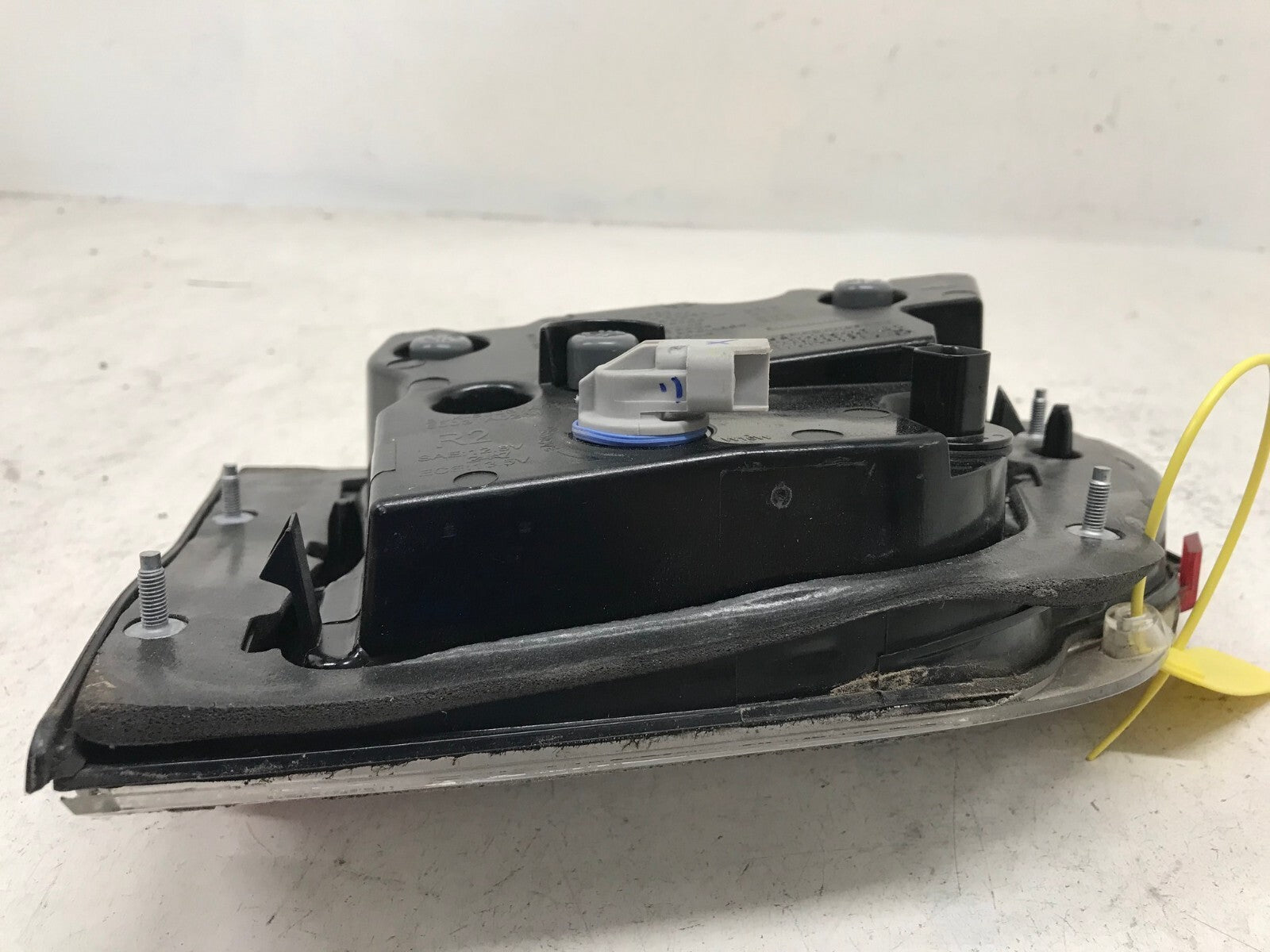Tail light Damaged Passenger RH 14-21 Jeep Grand Cherokee SRT 68142944AF OEM
