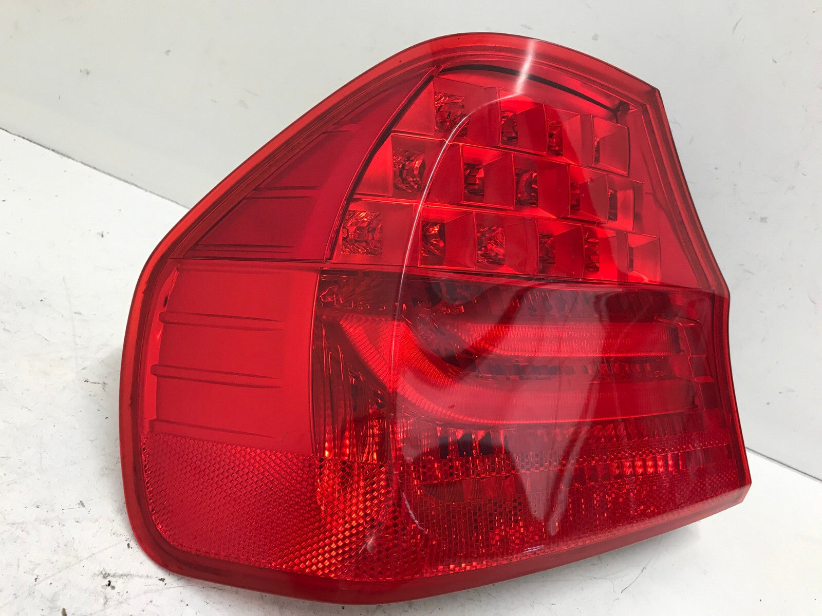 Tail light Damaged Driver LH BMW 3 Series E90 Sedan 2009 2010 2011 21839014 OEM