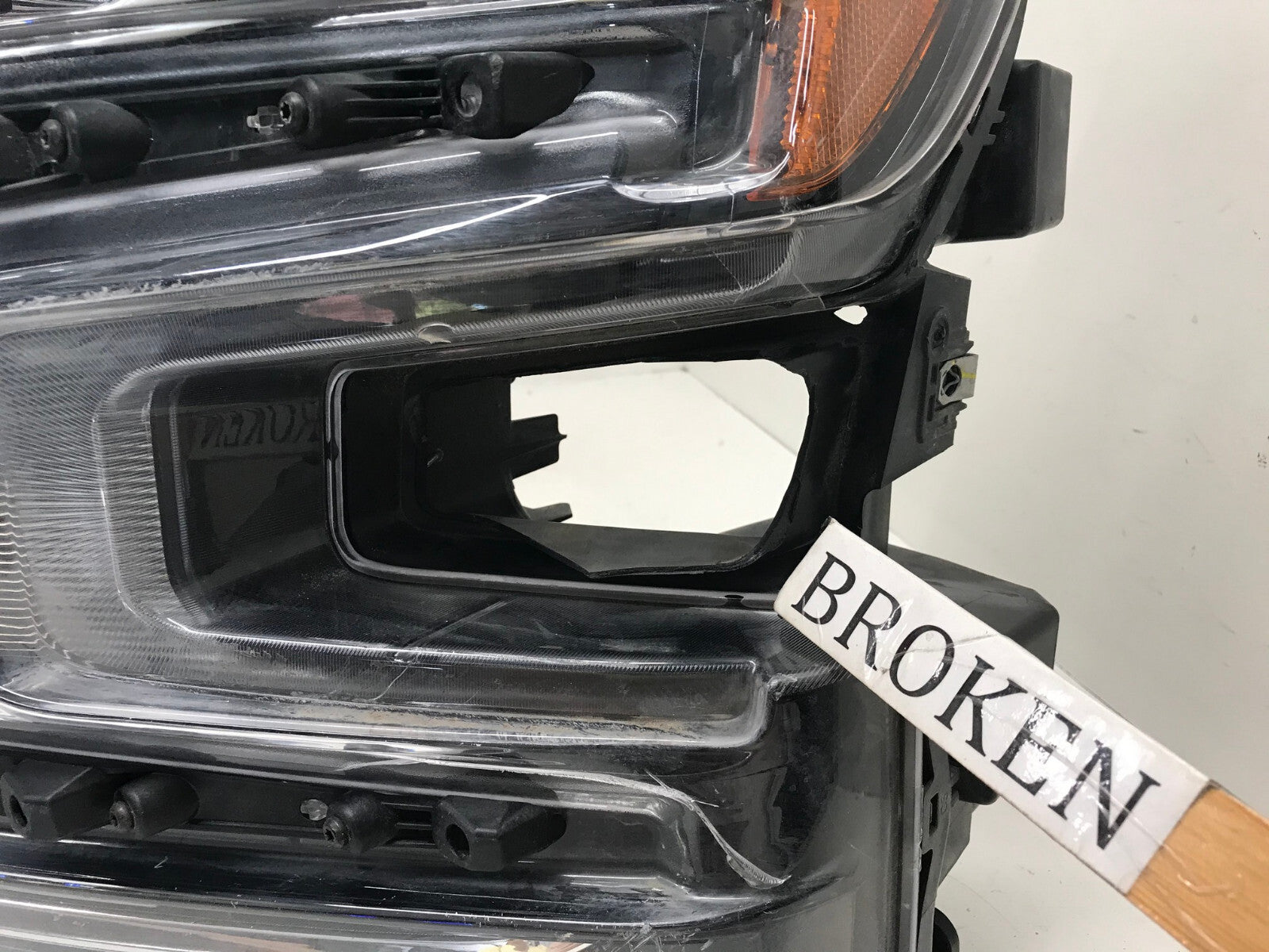 LED Headlight Left Driver LH Chevrolet Silverado 2019-2021 84621852 OEM
