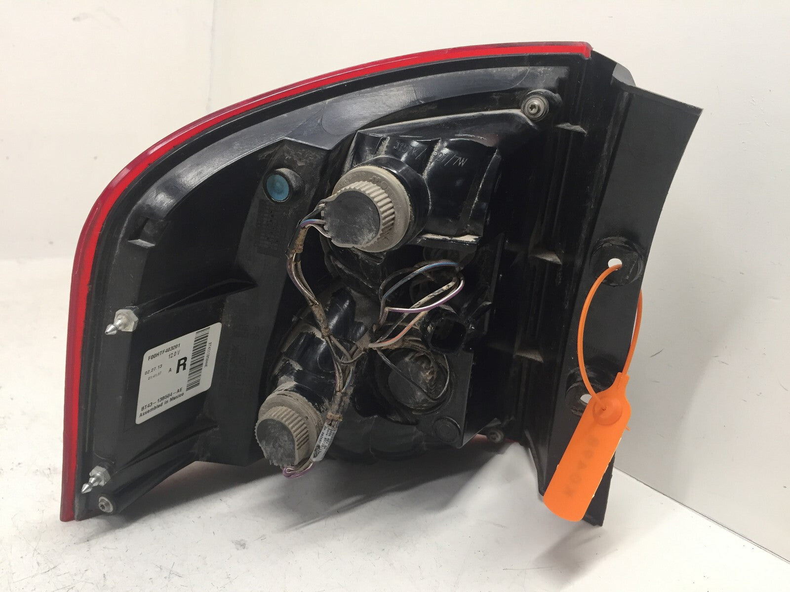 Halogen Tail light Damaged Passenger RH Ford Edge 2011-2014 BT43-13B504-AE OEM