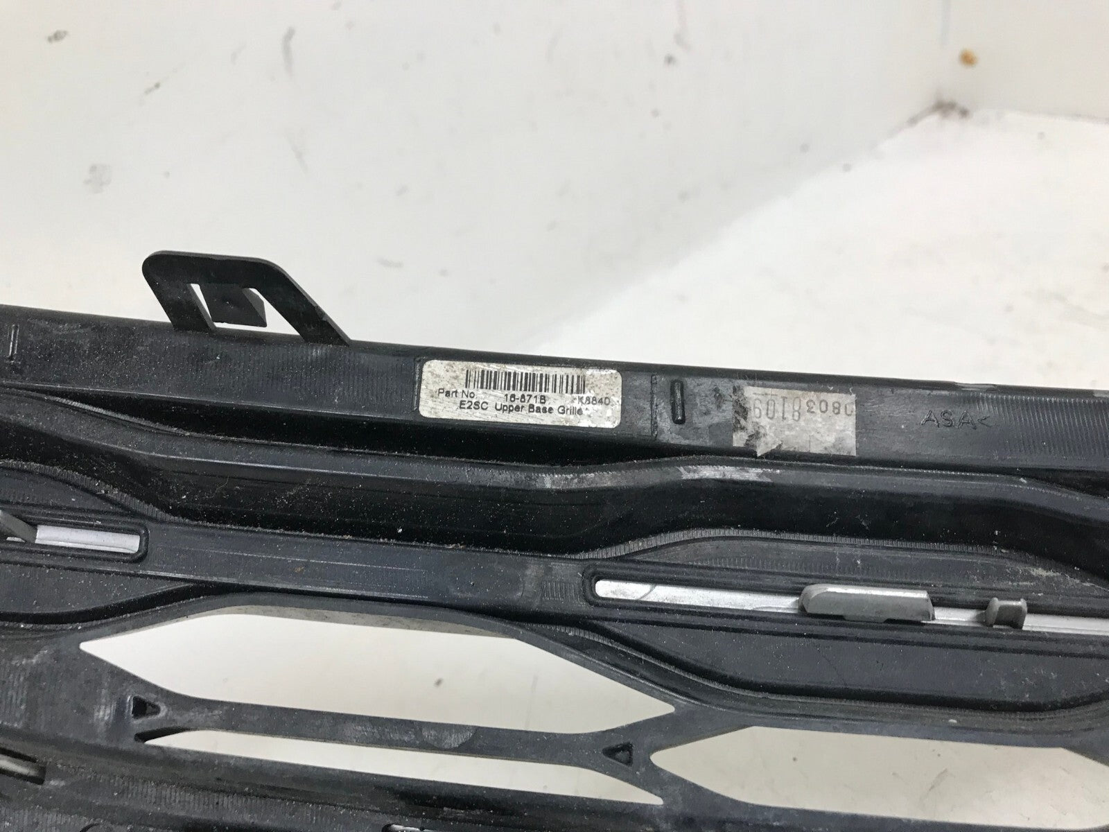 Grill Grille 2016-2018 Chevy Malibu 84061034 OEM