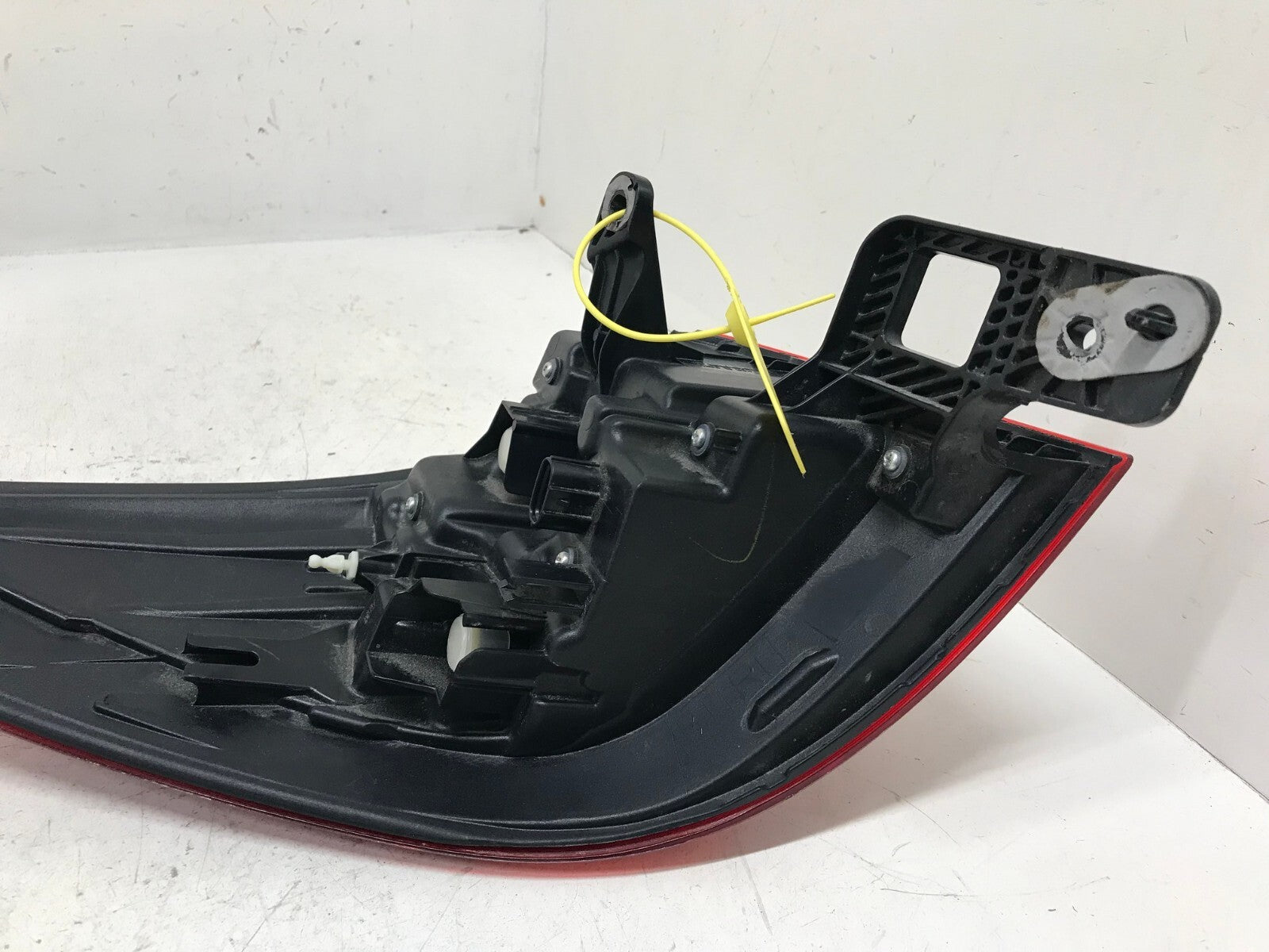 Tail light Damaged Passenger RH Right 2015-2019 Subaru Outback 84912AL05A OEM