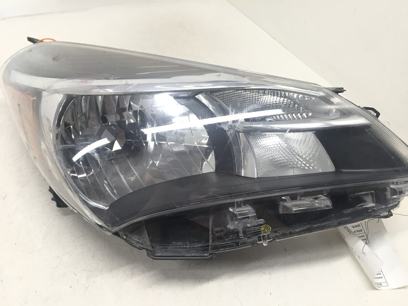 Headlight Damaged Passenger Right RH Toyota Yaris HB 2015-2017 81130-0DA70 OEM