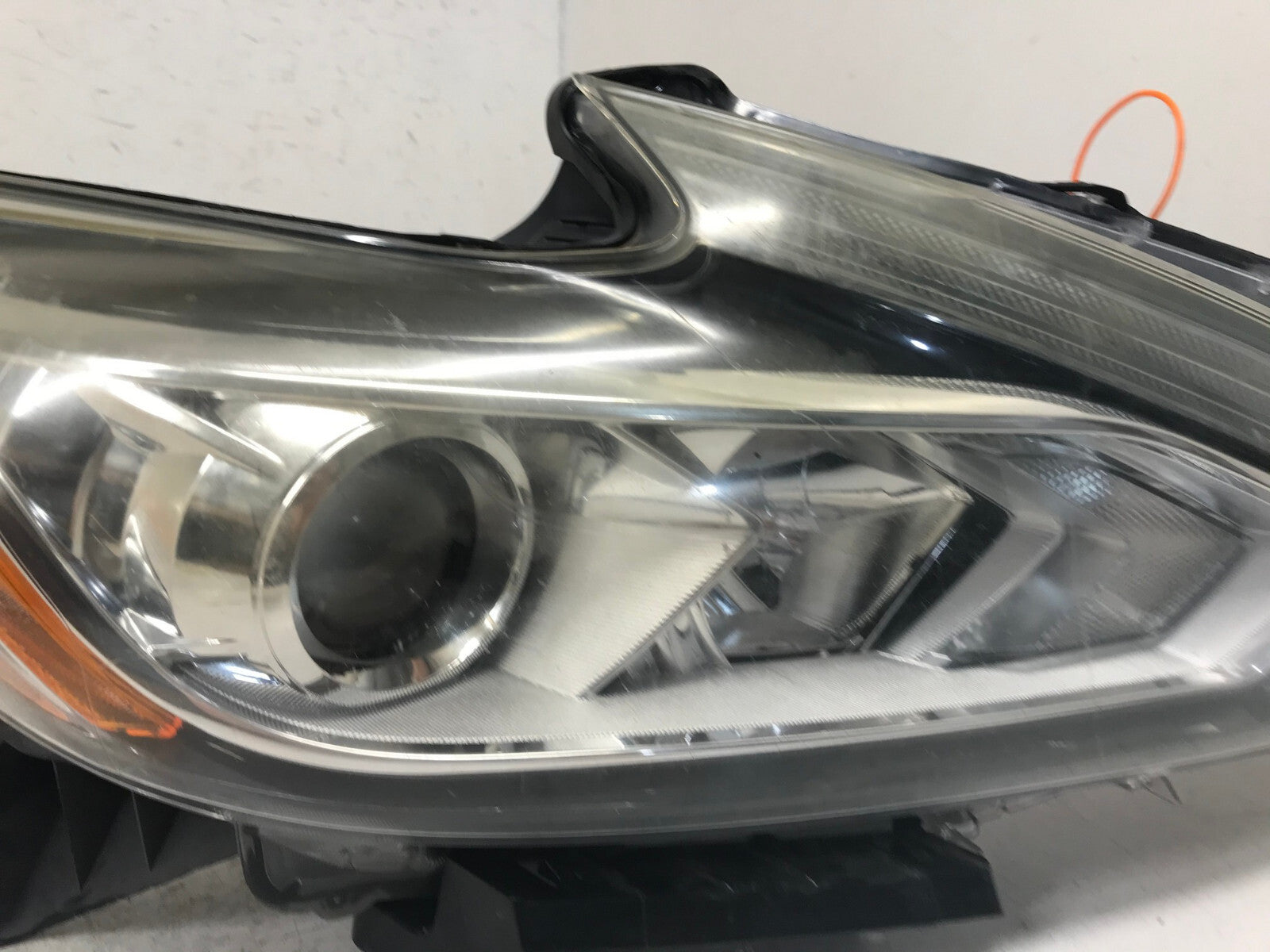 Headlight Damaged passenger RH 2016 2017 2018 Nissan Altima R 260109HS0A OEM