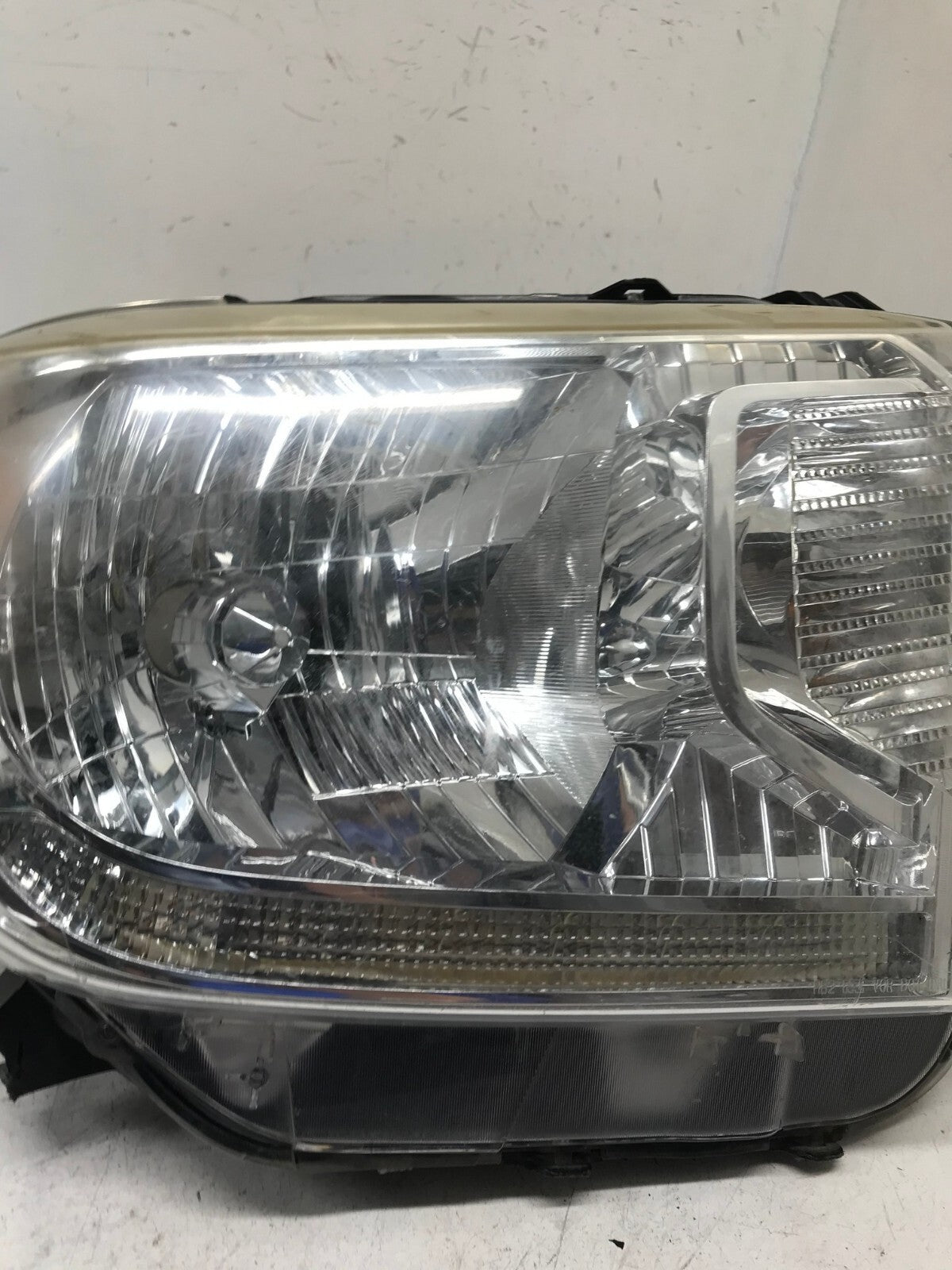 Headlight Damaged Passenger RH Right 2014-2021 Toyota Tundra 81110-0C100 OEM
