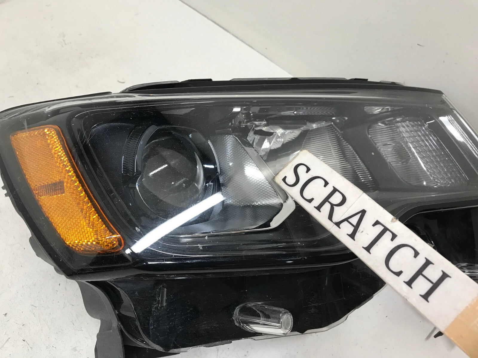 Headlight Damaged Halogen Right RH Jeep Grand Cherokee 17-2021 68266646AD OEM