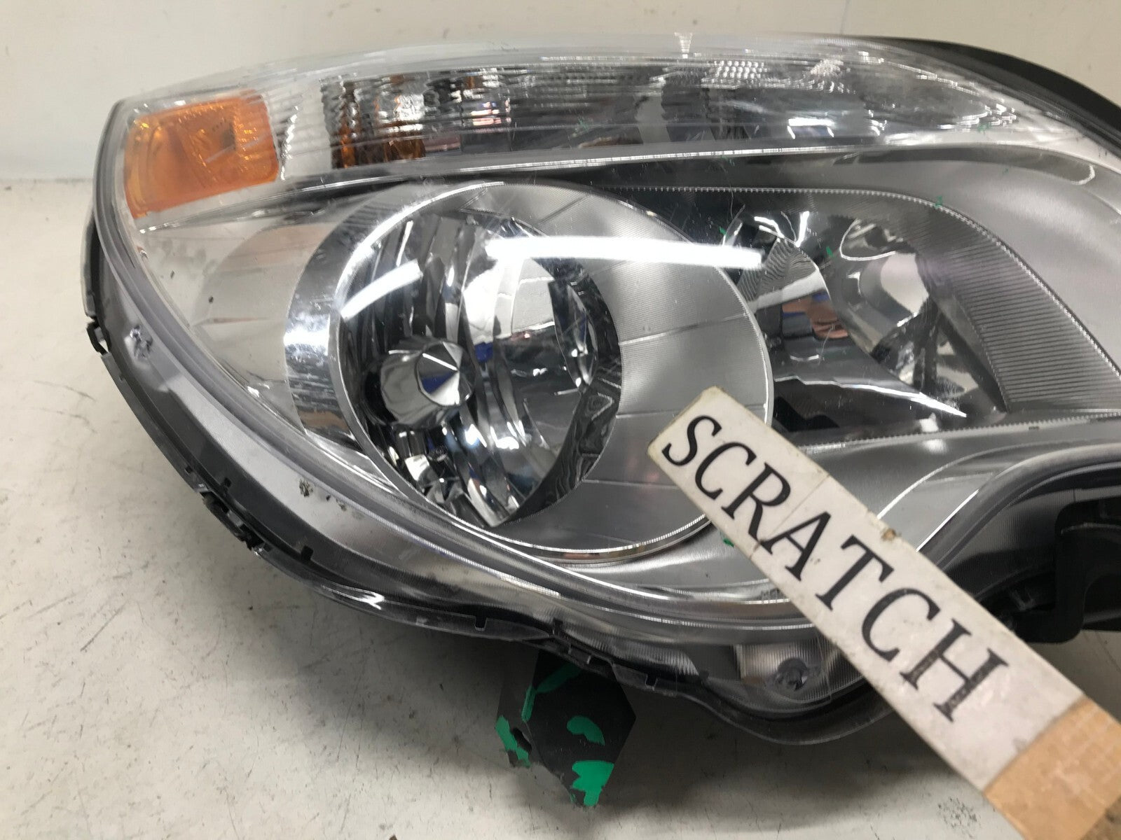 Headlight Damaged Passenger RH Right 10-15 Chevy Equinox LS/LT 20997473 OEM