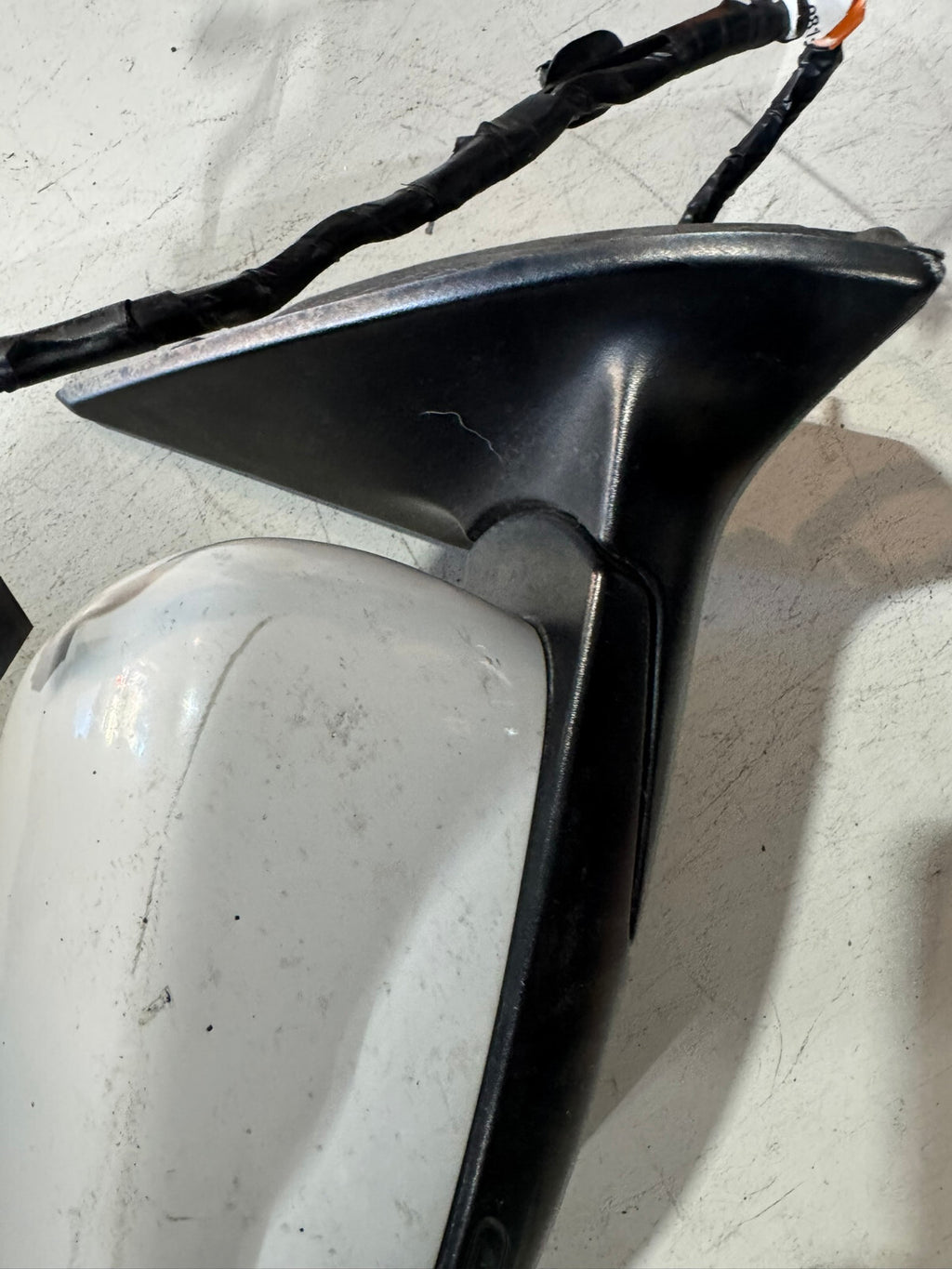 Front Right Side Door Rear View Mirror White 14-22 Jeep Cherokee 1UV68GW7AD OEM