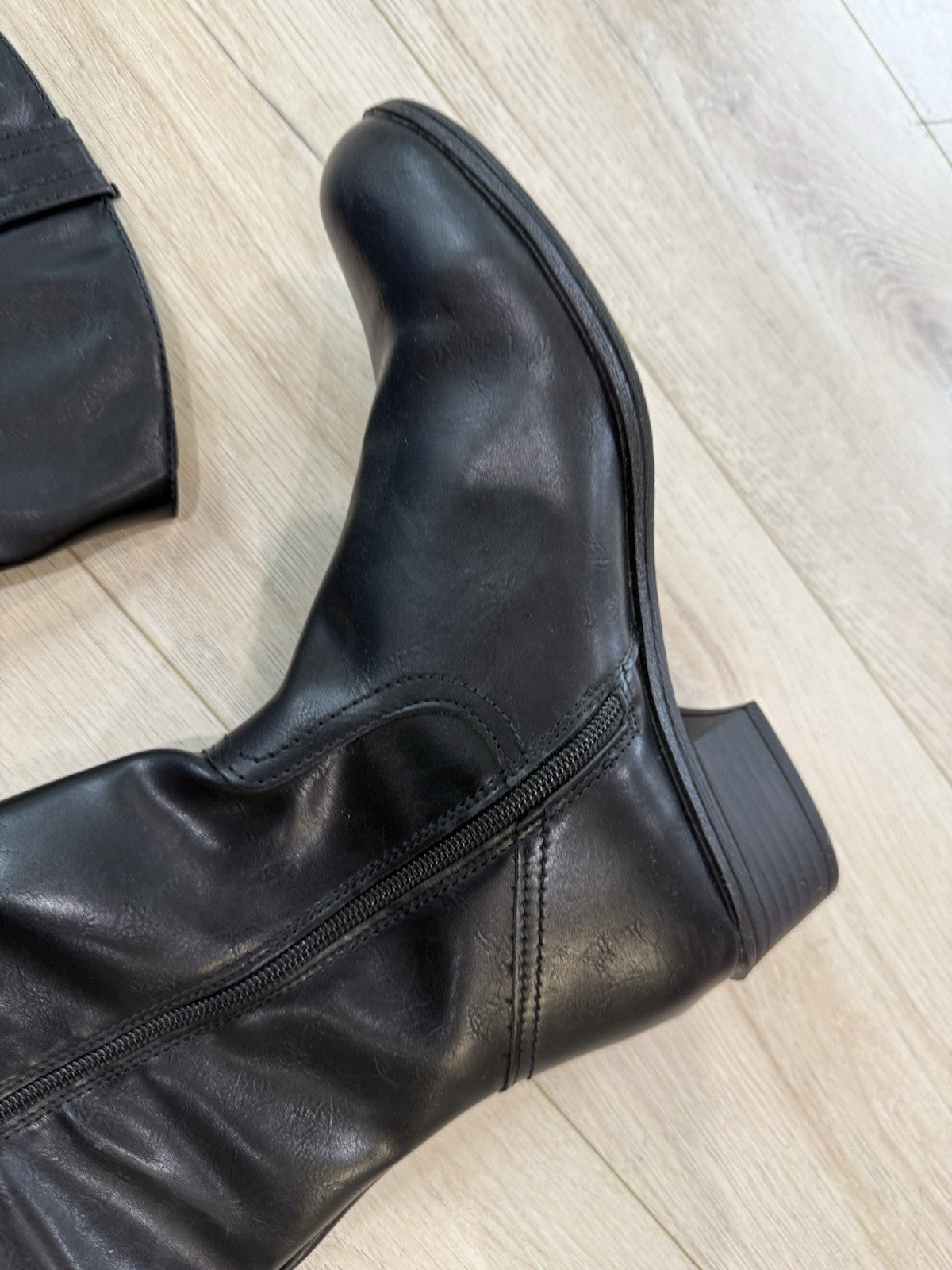 St. John’s Bay Women’s Size 8m Black Boots