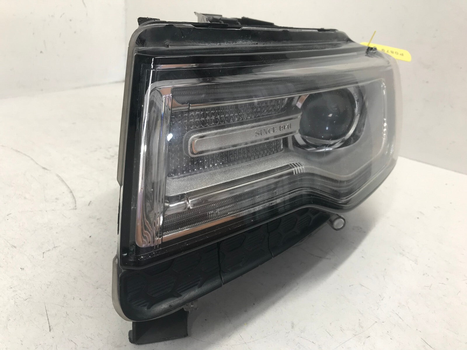 Headlight Damaged Left Driver LH Jeep Grand Cherokee 2016-2021 68144703AC OEM