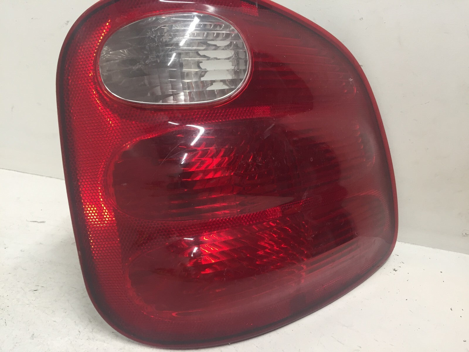 Tail light Damaged Taillight Right RH Ford F 150 2000-2004 YL3X-13440-A OEM2