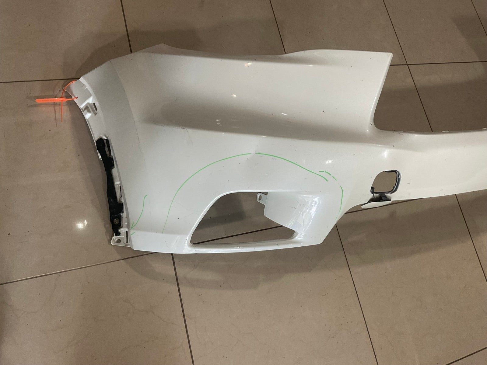 Front Bumper Cover White Toyota Highlander LE Hybrid 14-16 52119+0E220 OEM