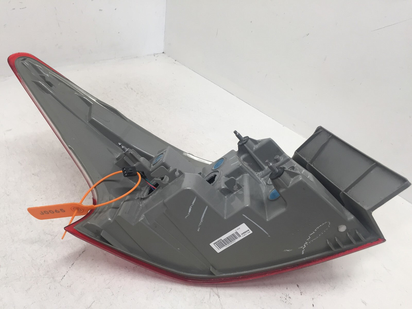 Tail light Damaged Passenger Side RH 2013 2014 2015 183446-02 OEM
