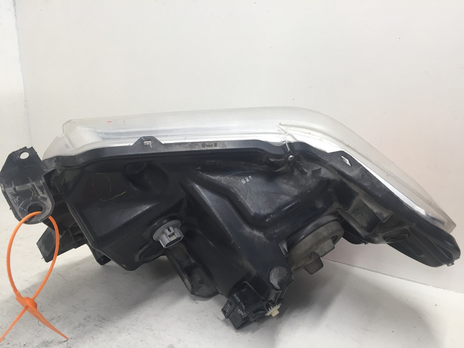 Head light Damaged Lamp Right Passenger RH Toyota Tundra 2014-2020 OEM