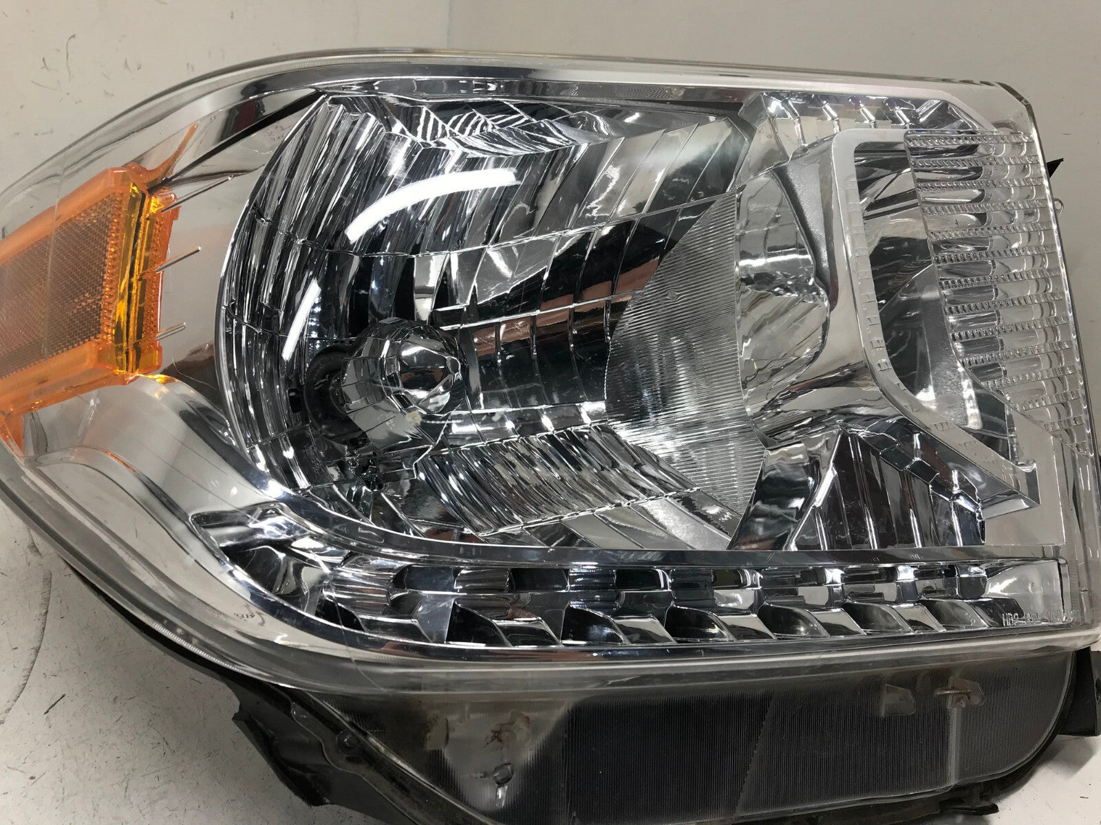 Headlight Damageds Signal Right Passenger RH Toyota Tundra 2014-2017 OEM3