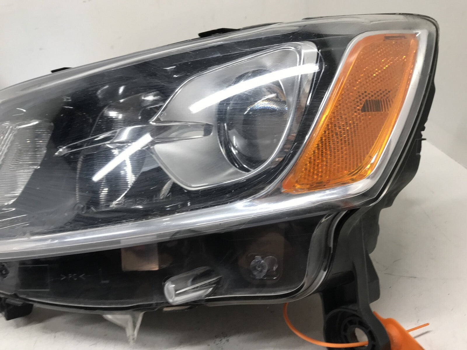 Halogen Headlight Damaged Driver LH Jeep Grand Cherokee 2014-2016 68110997AD OEM
