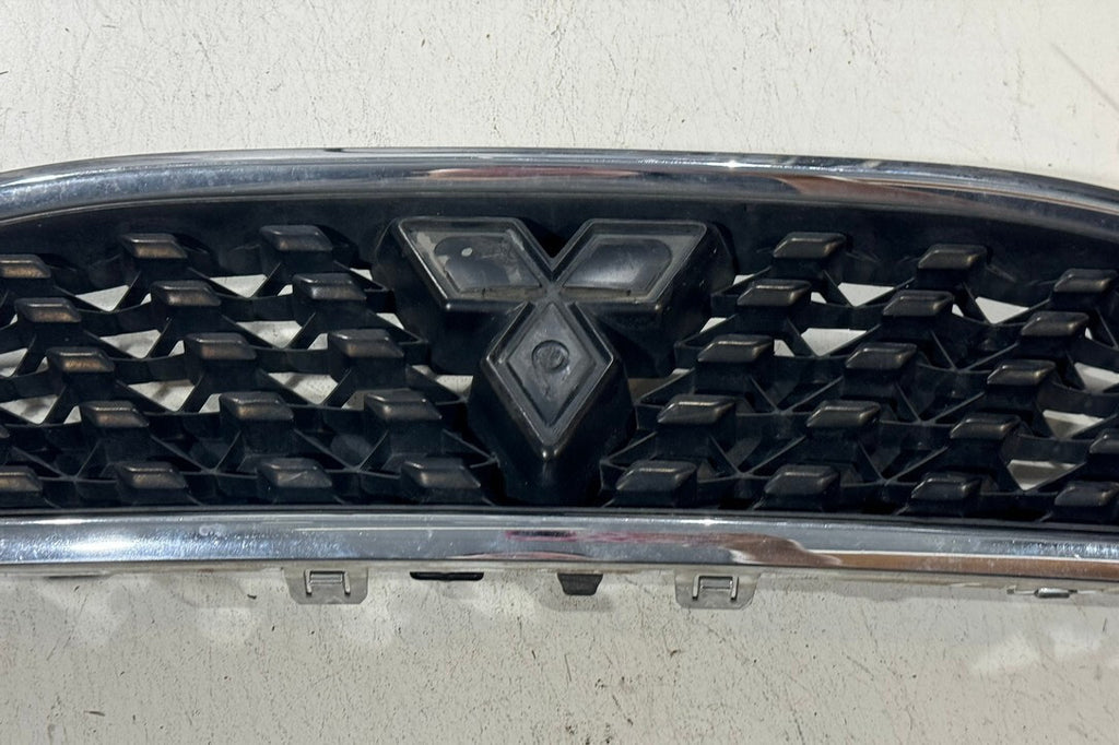 Grill Grille Black/Silver Trim Mitsubishi Mirage 2017-2020 6402A380 OEM