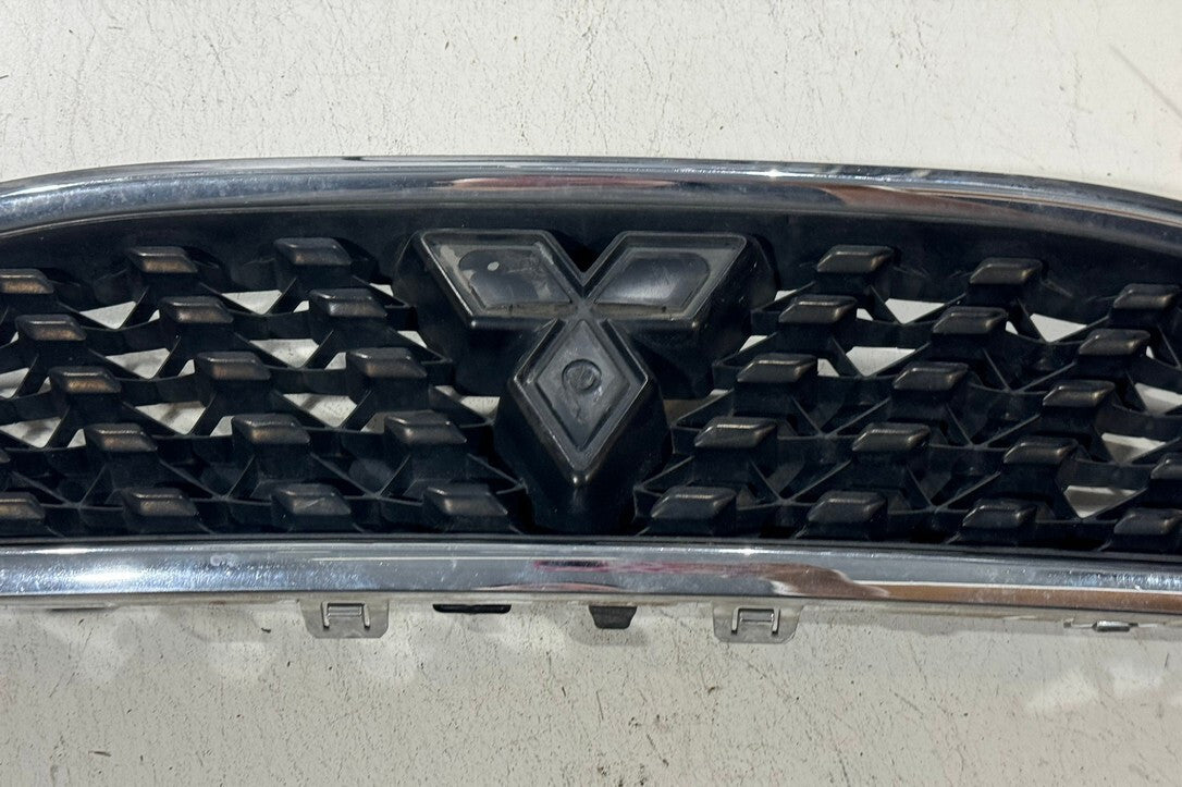 Grill Grille Black/Silver Trim Mitsubishi Mirage 2017-2020 6402A380 OEM