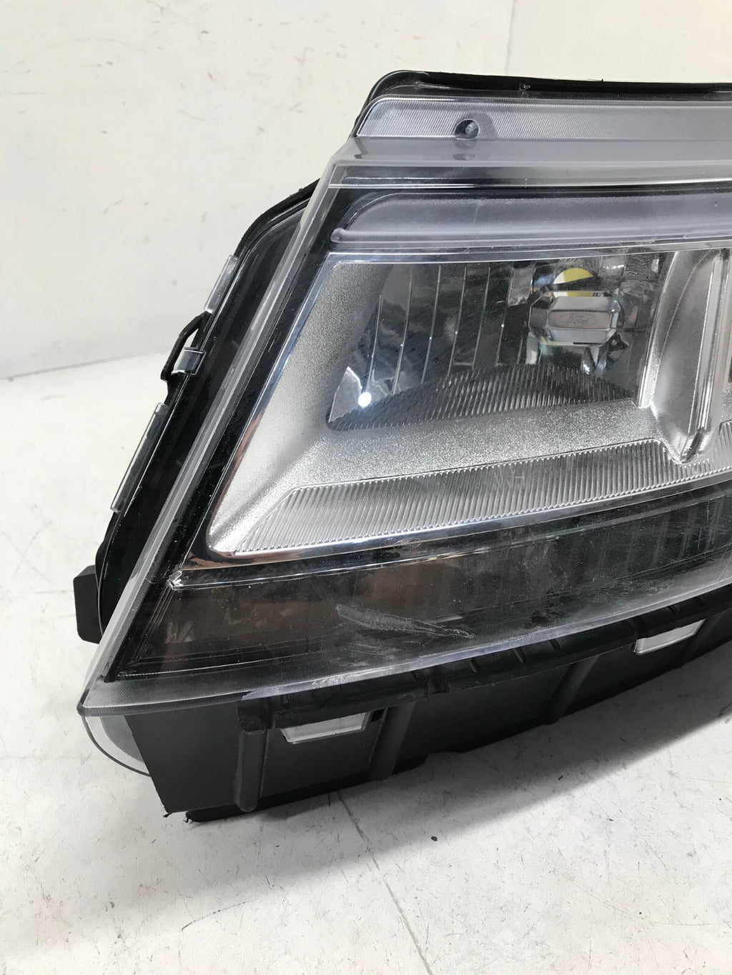 Headlight Damaged Driver LH Left 2018-2019 Ford Explorer HB53-13006-BB OEM