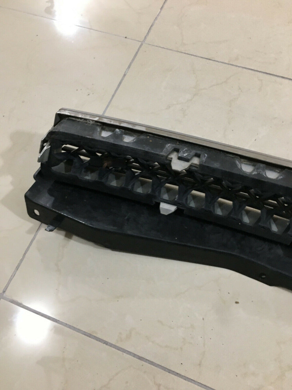 Upper Grille Chevrolet Avalanche 2008-2013 15862128 Original