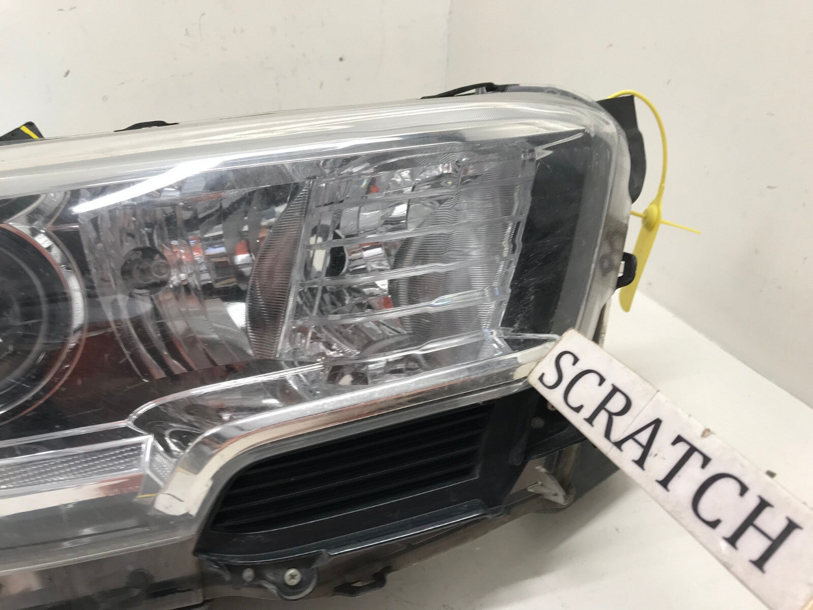 Headlight Damaged Right Passenger RH Toyota Tacoma 2016-2018 8111004270 OEM2