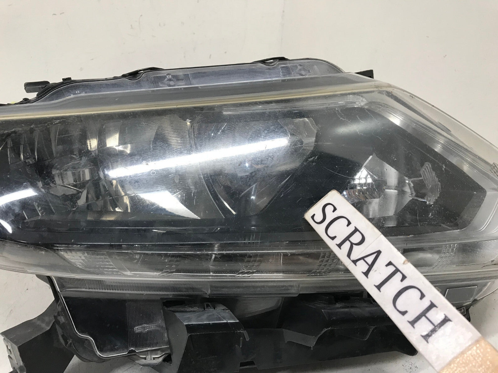 Headlight Damaged RH Right Nissan Rogue S SL SV Models 14-2016 260104BA2A OEM