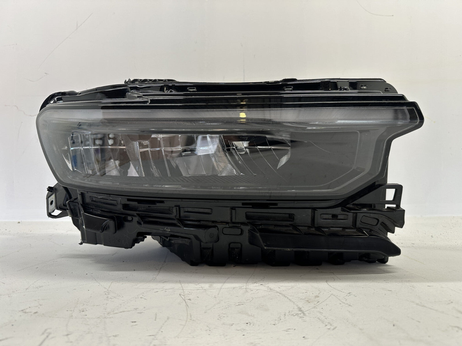 Headlight Damaged Passenger RH 2021 22 2023 Jeep Grand Cherokee 68584658AC OEM