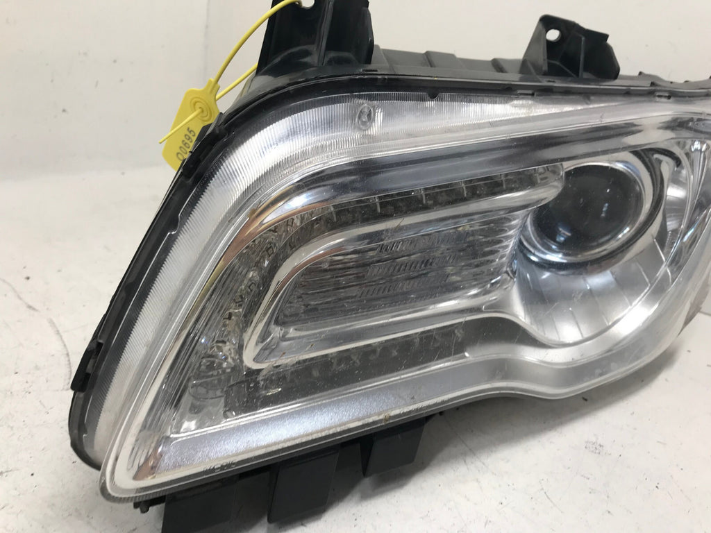 Halogen Headlight Damaged Left Driver LH Chrysler 300 2018-2021 68269811AC OEM