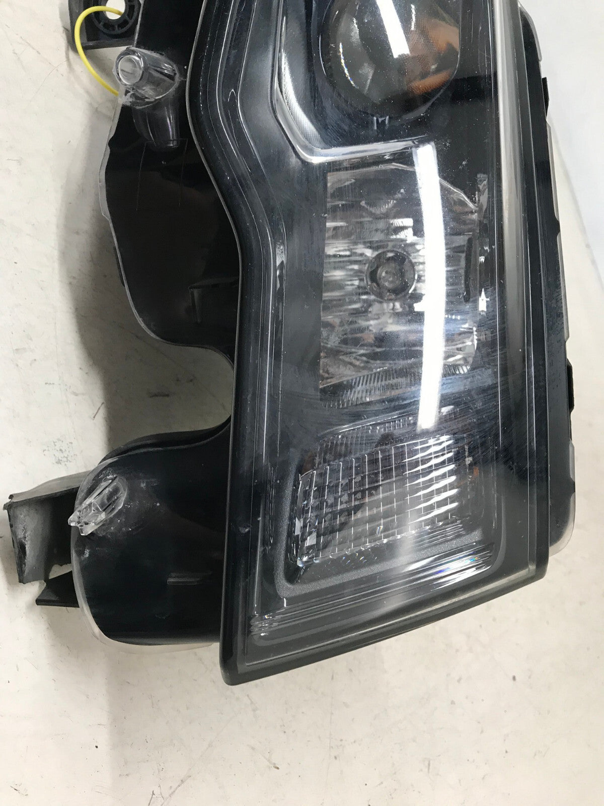Headlight Damaged Jeep Grand Cherokee Passenger Side RH 2017-2018 68266646AD OEM