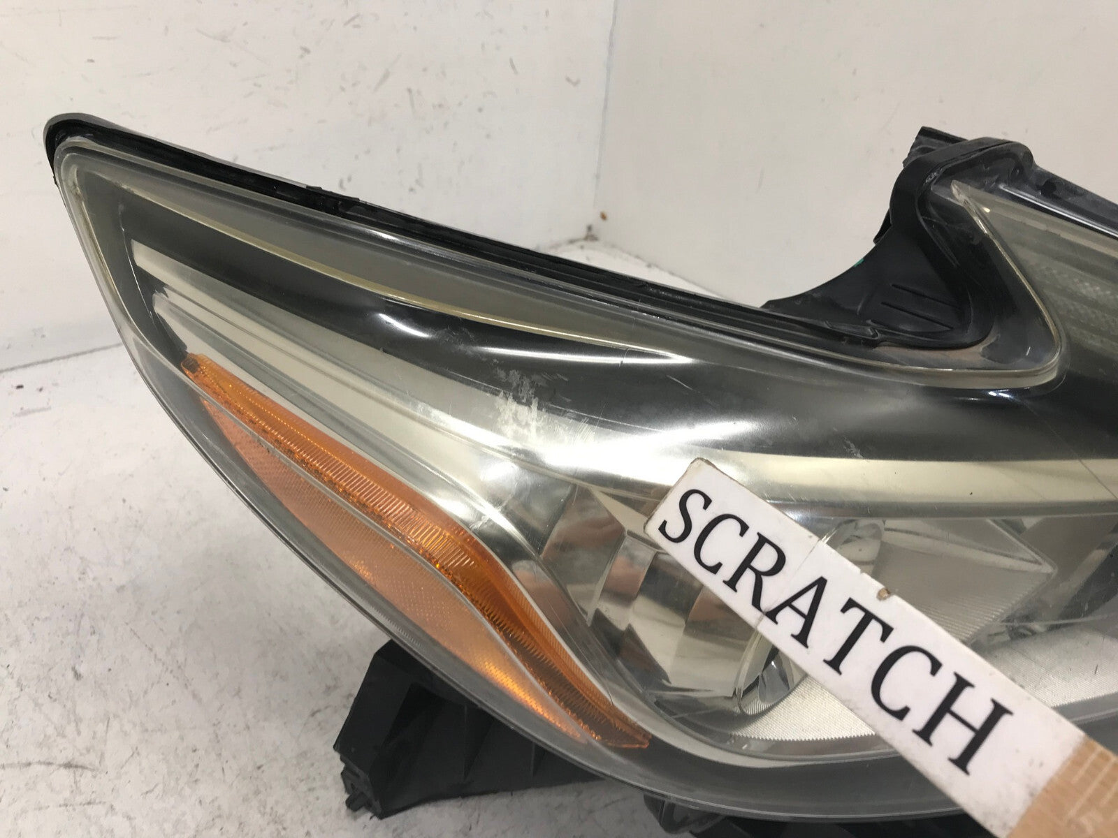 Headlight Damaged passenger RH 2016 2017 2018 Nissan Altima R 260109HS0A OEM