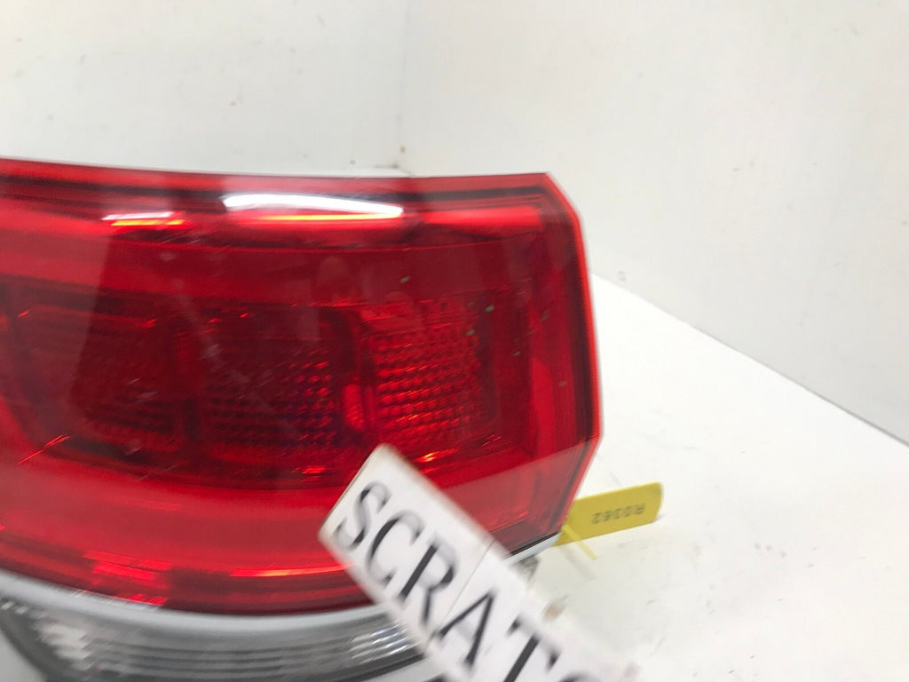Tail light Damaged Driver LH Jeep Grand Cherokee 2014 17 18 2019 68110017AE OEM