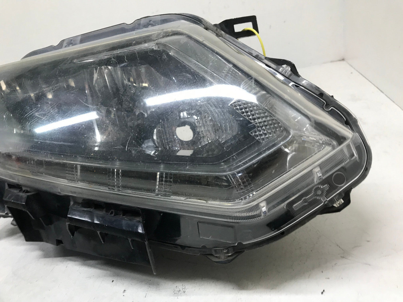 Headlight Damaged RH Right Nissan Rogue S SL SV Models 14-2016 260104BA2A OEM