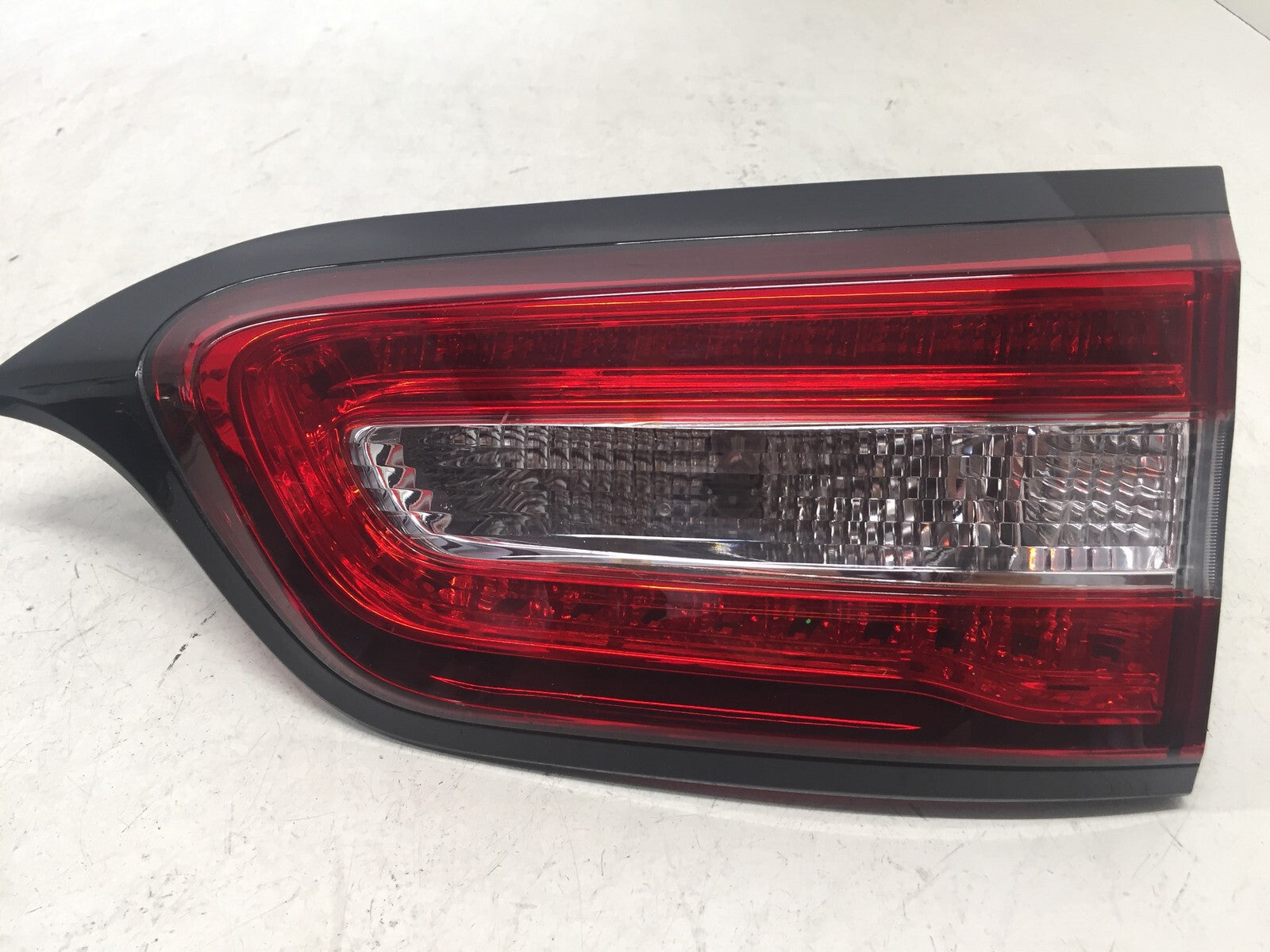 Inner Tail light Damaged Lamp Passenger Jeep Cherokee 14-2018 68102920AC OEM