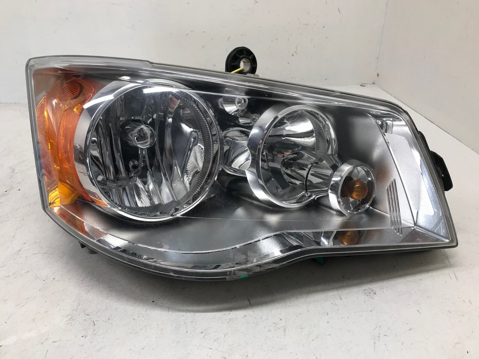 Headlight Damaged Right RH 08-16 Chrysler Town & Co 11-20 Caravan 5113336AG OEM