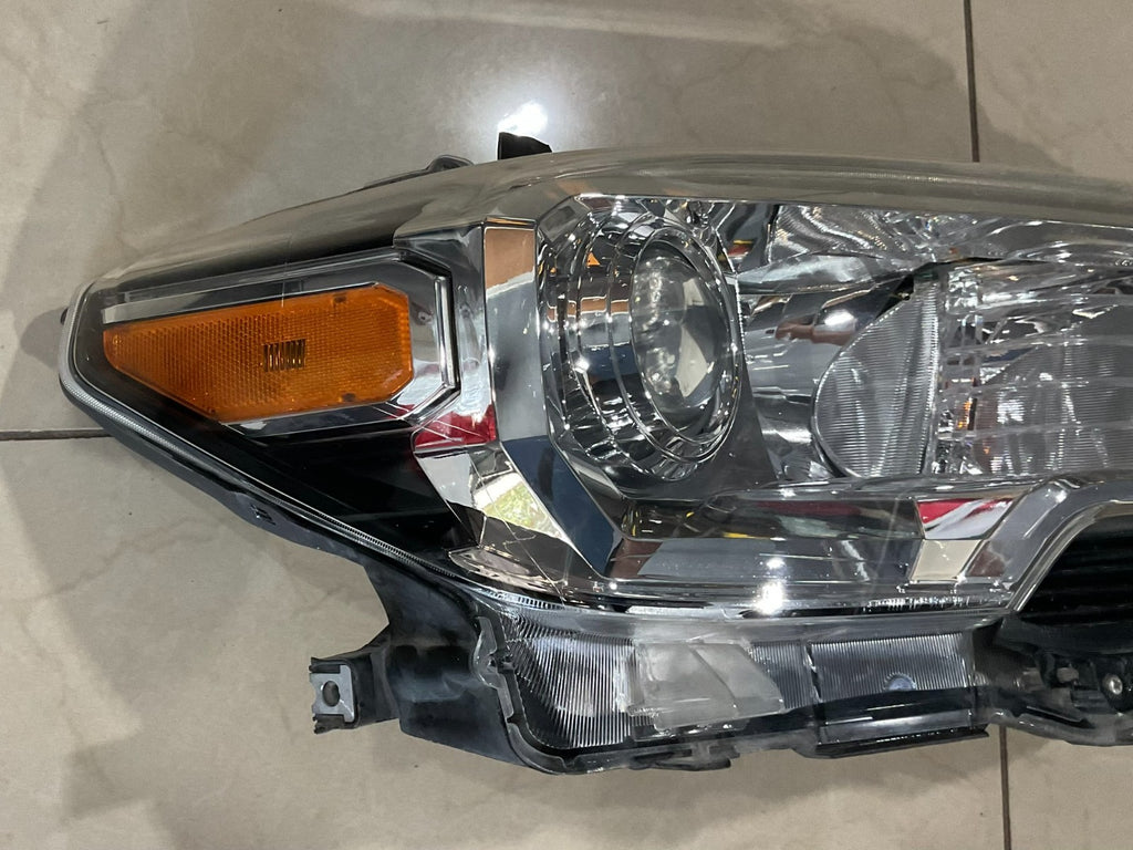 Headlight Right RH Passenger 2016-2022 Toyota Tacoma CAPA